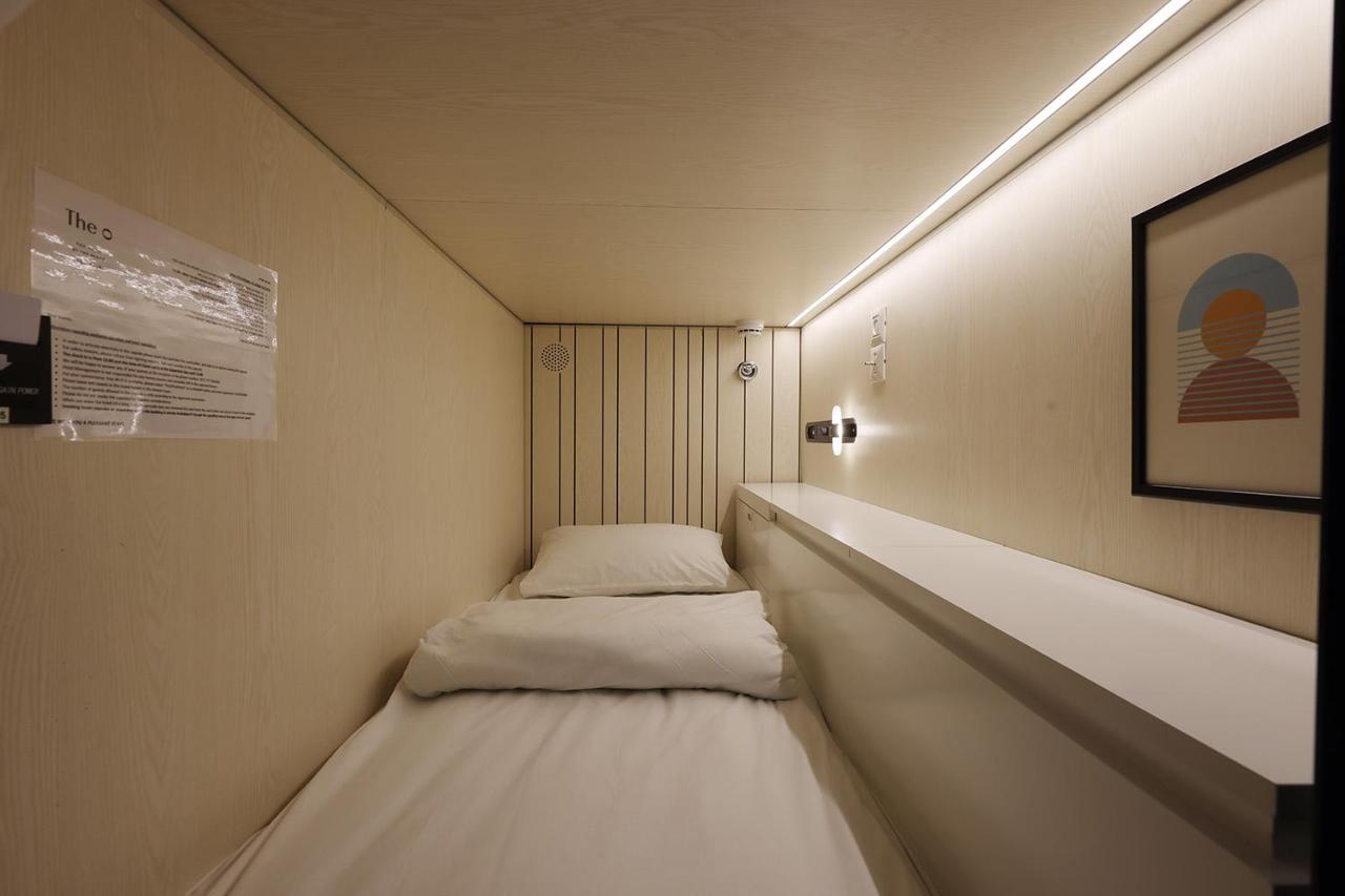 The O Pod Capsule Hotel Tel Aviv Exterior photo