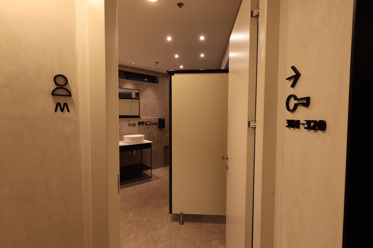 The O Pod Capsule Hotel Tel Aviv Exterior photo