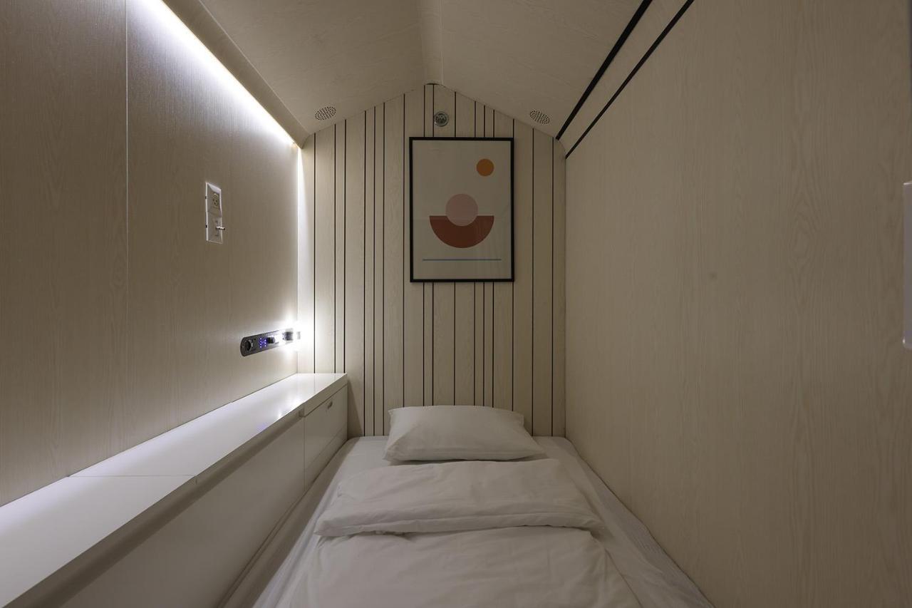 The O Pod Capsule Hotel Tel Aviv Exterior photo